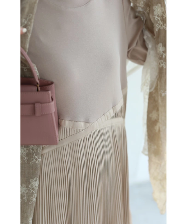 再入荷12月15日 ウエストクロスラインの細やかプリーツミディアム