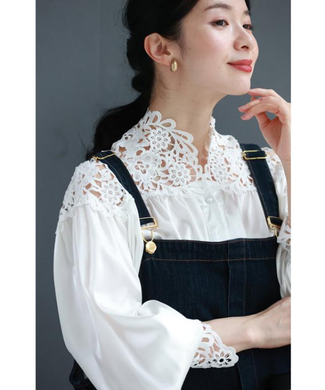 再入荷9月19日 デコルテに沿う白花レースの艶ブラウストップス cawaii