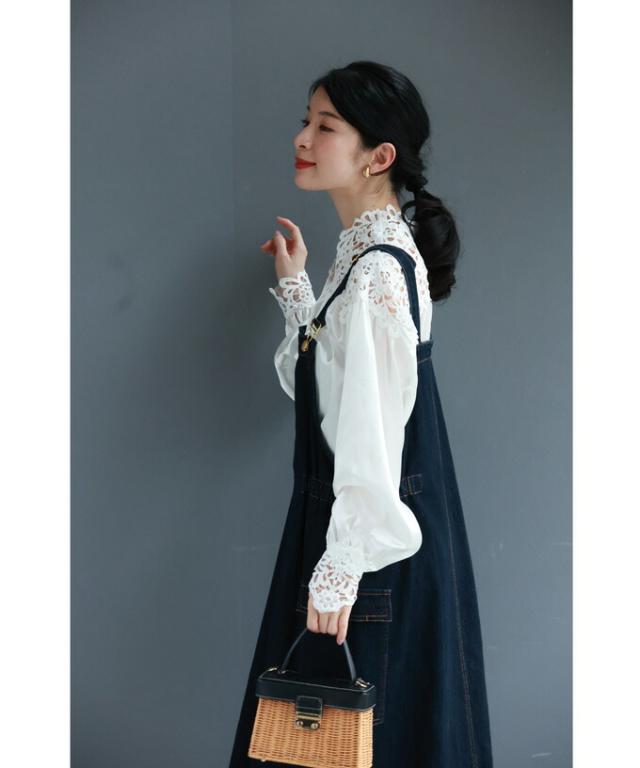 再入荷9月19日 デコルテに沿う白花レースの艶ブラウストップス cawaii