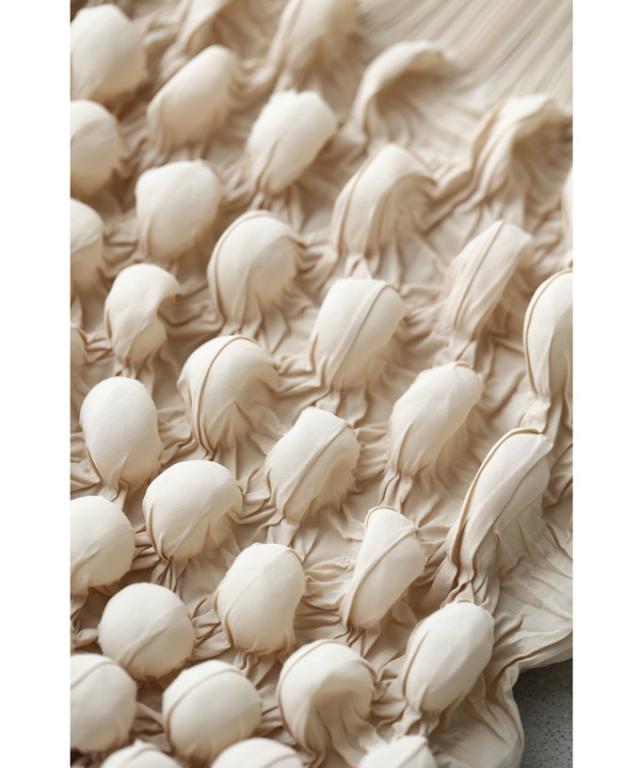 再入荷6月29日 不思議な立体ぽこぽこ素材カットソートップス トップス