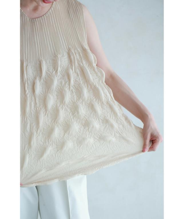 再入荷6月29日 不思議な立体ぽこぽこ素材カットソートップス トップス