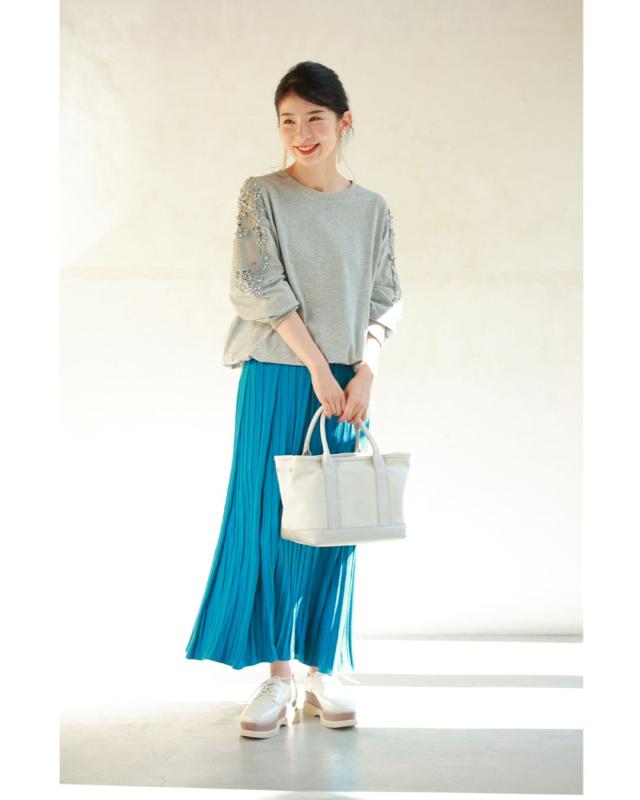 再入荷9月14日 パール の粒を添えた レース 窓 スリーブ の カットソー