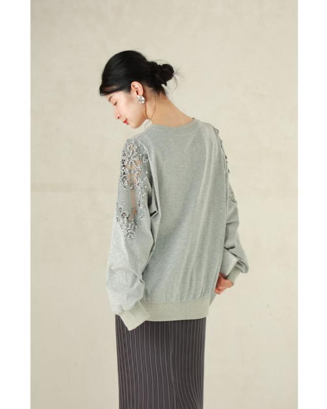 再入荷9月14日 パール の粒を添えた レース 窓 スリーブ の カットソー