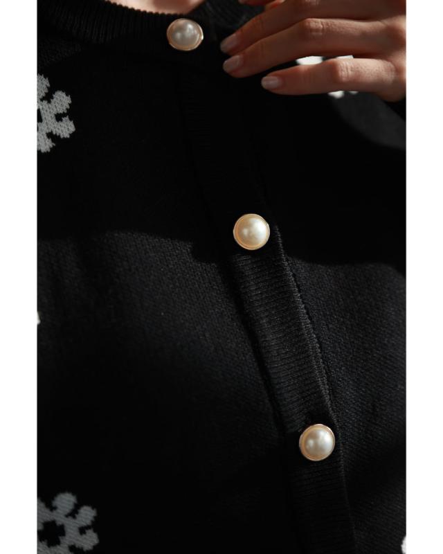 再入荷11月5日 （黒）降り積もる白花のニットカーディガン トップス