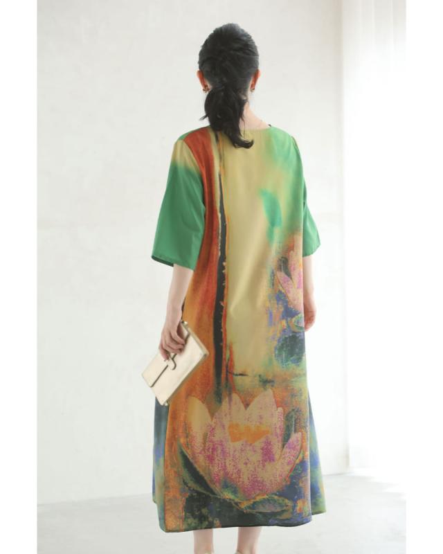 新作7月14日 朝露に濡れる蓮の花のミディアムワンピース cawaii w50532nc S~L対応 半端袖 花柄  アート柄 グリーン オシャレ 個性的 大人可愛い エレガント 上品 春服 春物 夏服 夏物 薄手 レディース ファッション ミセス 30代 40代 50代
