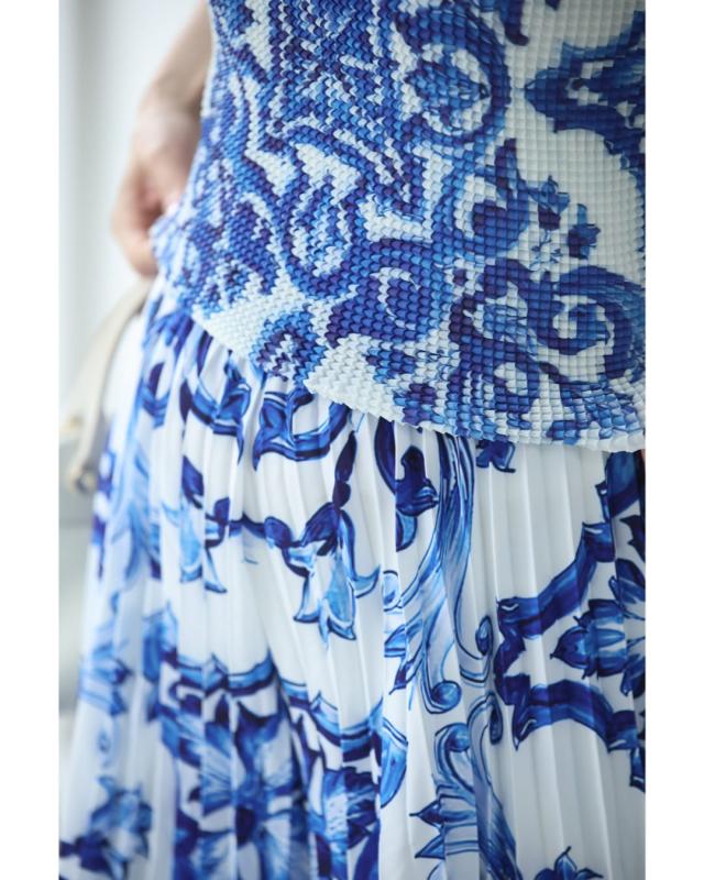 再入荷8月19日 エレガントな伸びやかカットソーとプリーツパンツの2点