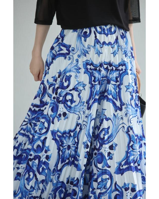 再入荷8月19日 エレガントな伸びやかカットソーとプリーツパンツの2点