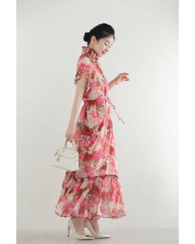 再入荷9月5日 優美な花の世界に包まれる立ち襟シアーロングワンピース