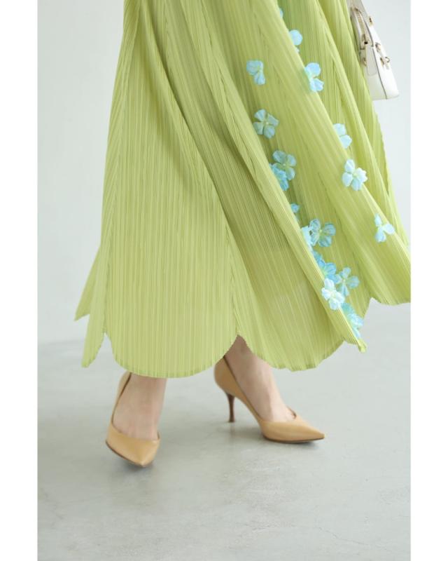 新作7月28日 心ときめく花舞うアコーディオンプリーツロングワンピース