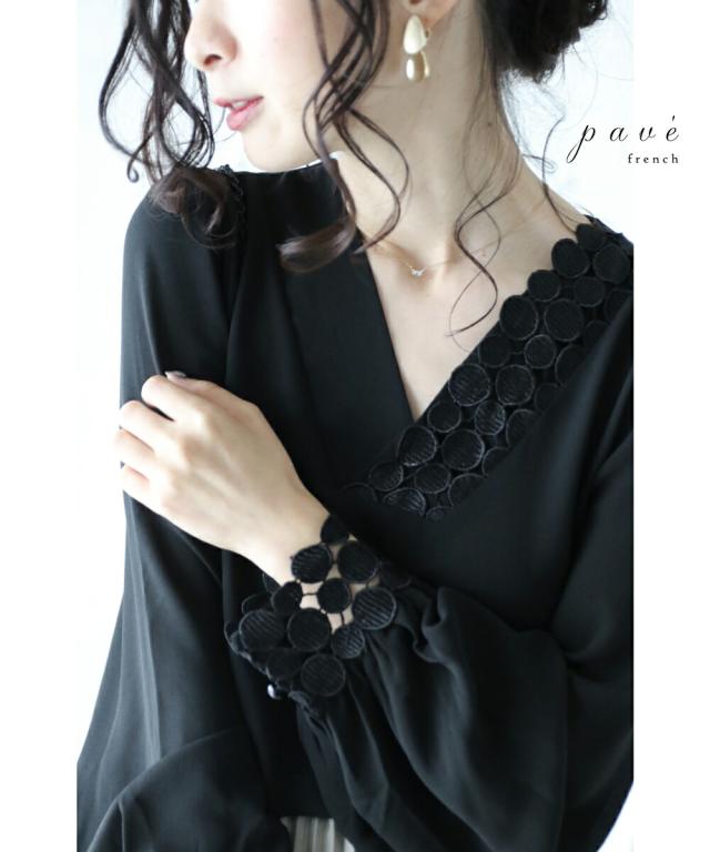 「CAWAII」w5-51222（S~L/2L~3L対応）(ブルー)ドットレースのアシンメトリーネックブラウストップス　トップス　ブラウス　レース　　　　の通販は