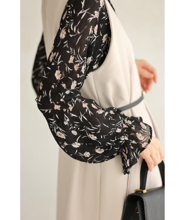 再入荷9月5日 （紐ベルト付き）（黒）細やかプリーツの小花柄