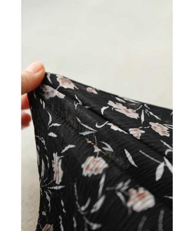 再入荷9月5日 （紐ベルト付き）（黒）細やかプリーツの小花柄