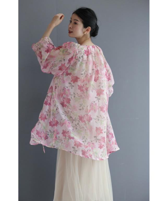 再入荷9月9日 愛らしいピンクの花が微笑むエアリーなシアーチュニック トップス チュニック レディース ファッション 秋服 春服 着回し シアー 羽織り 体型カバー cawaii w60505ps S~3L対応 ピンク フラワー 日常使い キレイめ シンプル ミセス 30代 40代 50代 母の日 再入荷9月9日 愛らしいピンクの花が微笑むエアリーなシアーチュニック