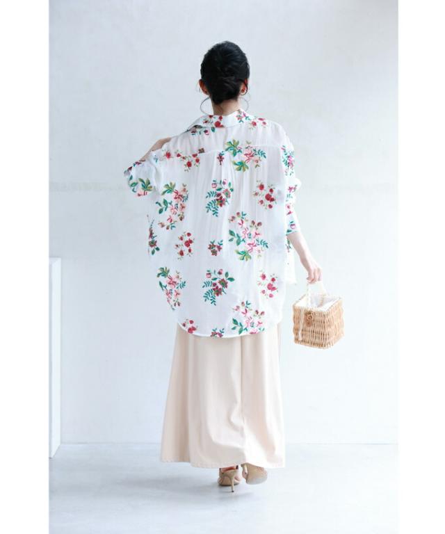 再入荷6月14日 アンティーク風ビジューボタンの花刺繍シャツトップス