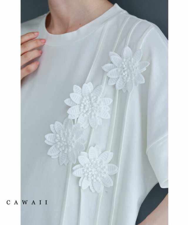 再入荷7月20日  四線譜に咲く花音符のTシャツトップス cawaii w60670ps S~L対応 半袖 丸首 花モチーフ 装飾 ライン ホワイト オシャレ 個性的 大人可愛い エレガント 上品 春服 春物 夏服 夏物 体型カバー 伸縮性 レディース ファッション ミセス 30代 40代 の通販は 8,910円