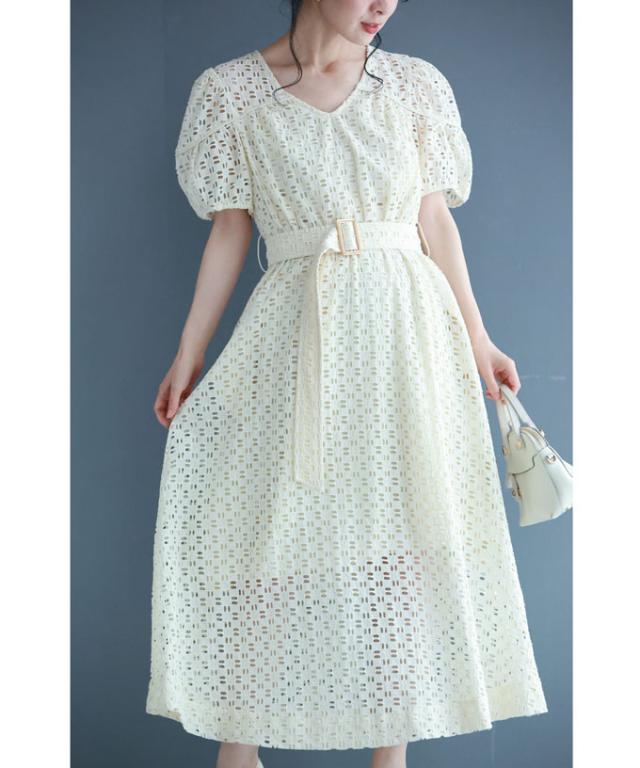 再入荷7月14日 （ベルト付き）まあるいパフスリーブのパンチングレースワンピース cawaii w60835ps S~M対応 アイボリー ハイウエスト スタイルアップ レトロ 綿100％ コットン 春服 春物 夏 夏服 夏物 エレガント 大人可愛い レディース ファッション ミセス 30代 40代 再入荷7月14日 （ベルト付き）まあるいパフスリーブのパンチングレース