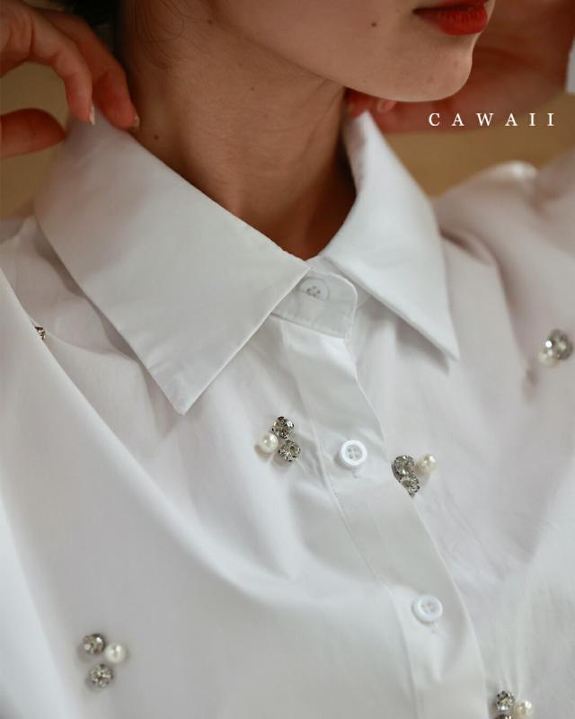 再入荷1月24日 眩いビジューデコレーションシャツトップス cawaii w60890ps S~3L対応 春 秋 冬 羽織 綿100％ コットン ゆったり 薄手 エレガント おしゃれ ハリ感 装飾 パール 華やか 大人可愛い 体型カバー レディース ファッション 大人 ママ ミセス 30代 40代 50代の通販は