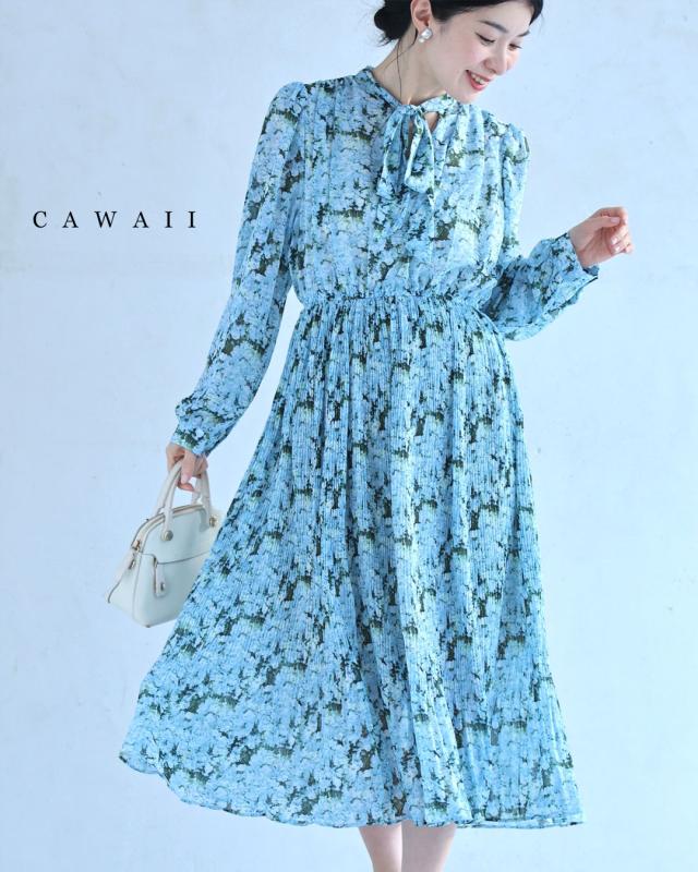 再入荷9月5日 一面に広がる青い花のリボンネックミディアムワンピース cawaii w61119ps 長袖 プリーツ シフォン 花柄 ブルー オシャレ 個性的 大人可愛い エレガント 上品 秋 春 薄手 レディース ファッション ミセス 30代 40代 50代