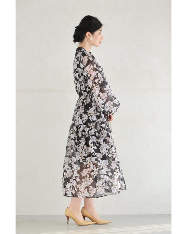 新作2月16日 （黒）シアーベールに咲き誇るエレガントな花柄ミディアム