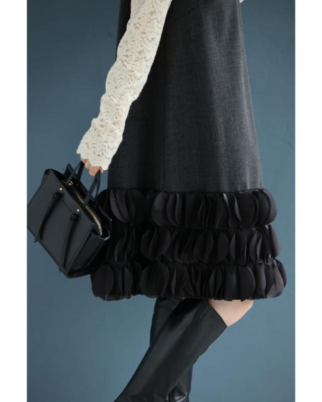 新作10月15日 ひらひらとサークル装飾囲む裾のミニワンピース cawaii