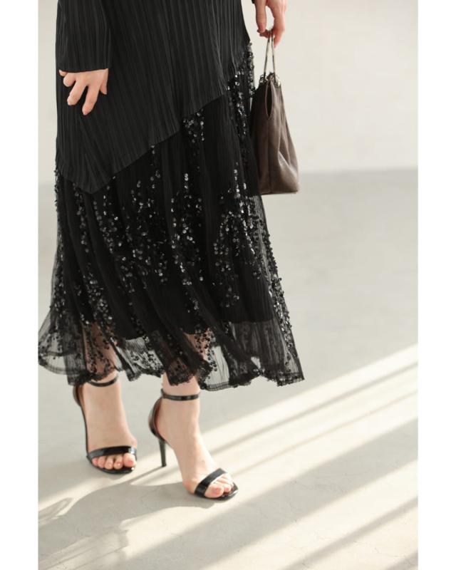 新作2月13日 （黒）華やかなスパンコール煌めく切り替えプリーツ