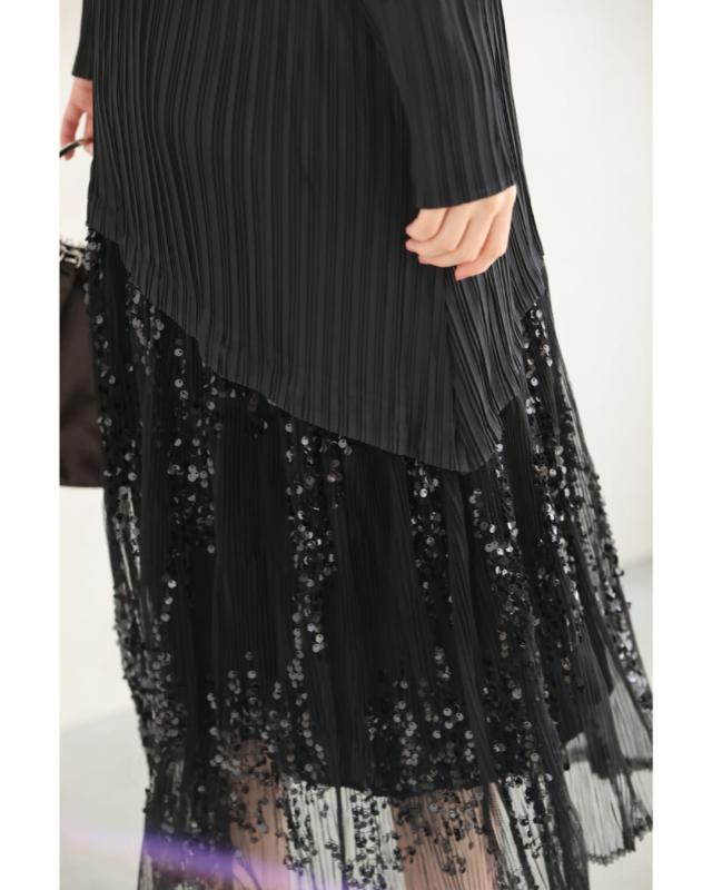 新作2月13日 （黒）華やかなスパンコール煌めく切り替えプリーツワンピース（リボン付き） cawaii w61148ps S~3L対応 長袖 装飾 ブラック オシャレ 個性的 大人可愛い エレガント 上品 春服 春物 秋服 秋物 薄手 伸縮性 レディース ファッション ミセス 30代 40代 50代 新作2月13日 （黒）華やかなスパンコール煌めく切り替えプリーツ