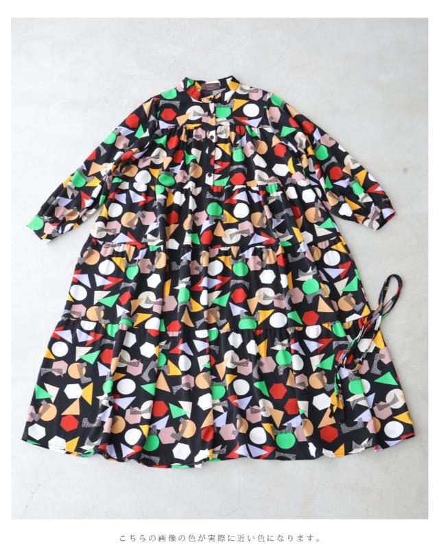 再入荷9月5日 （黒）レトロポップな図形柄Aラインロングワンピース