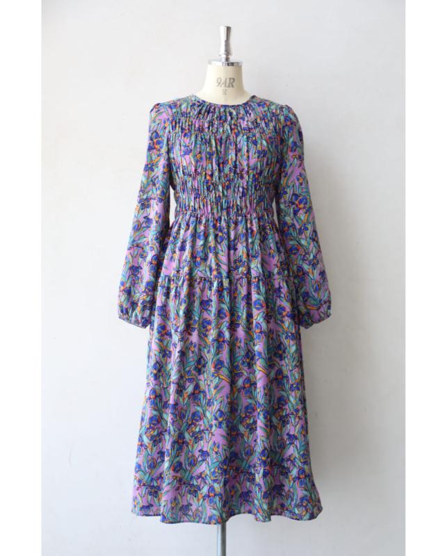 再入荷9月5日 鮮やかに描いた花のシャーリングミディアムワンピース