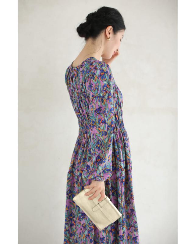 再入荷9月5日 鮮やかに描いた花のシャーリングミディアムワンピース