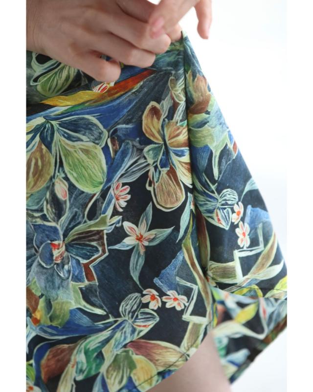 再入荷8月1日 色彩豊かに描くボタニカル柄ミディアムスカート（ベルト