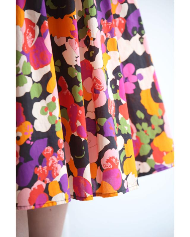 再入荷8月4日 彩り溢れる花モチーフ柄ミディアムスカート（ベルト付き）cawaii w61198ps S~3L対応 ウエストゴム ふんわり カラフル ピンク オシャレ 個性的 大人可愛い エレガント 上品 春 夏 綿100％  レディース ファッション ミセス 30代 40代 50代 再入荷8月4日 彩り溢れる花モチーフ柄ミディアムスカート（ベルト付き