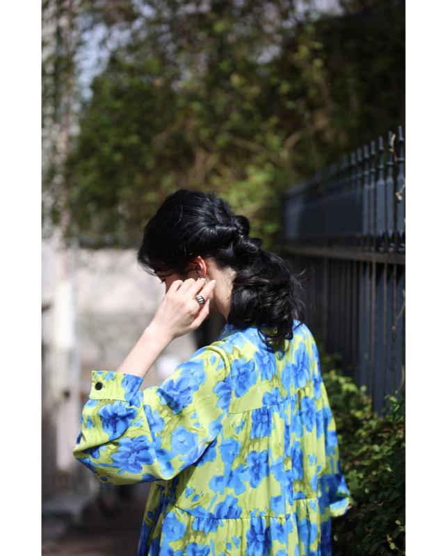 再入荷8月19日 街ゆく華やかな青花ティアードロングワンピース（紐