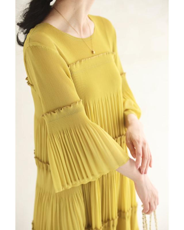 再入荷8月24日 花舞うように広がる段プリーツロングワンピース cawaii