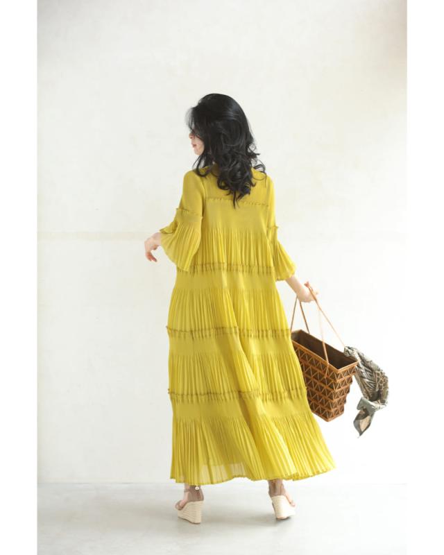 再入荷8月24日 花舞うように広がる段プリーツロングワンピース cawaii w61276ps S~3L対応 半端袖 サマードレス 鮮やか イエロー オシャレ 個性的 大人可愛い エレガント 上品 春服 春物 夏服 夏物 リゾート 薄手 レディース ファッション ミセス 30代 40代 50代 再入荷8月24日 花舞うように広がる段プリーツロングワンピース cawaii