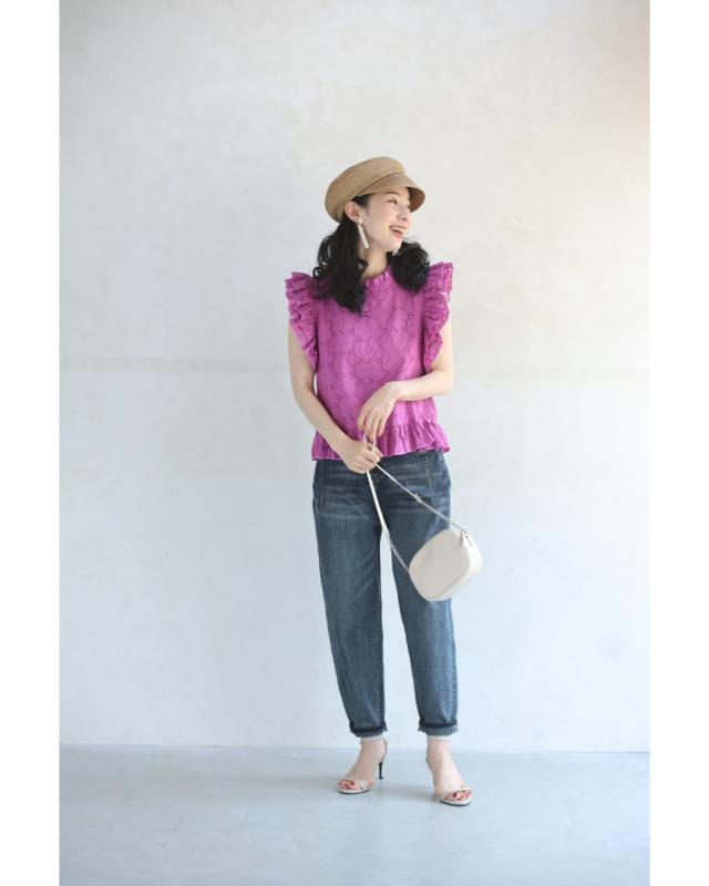 再入荷8月1日 花が浮かび上がるパンチングレースプルオーバートップス