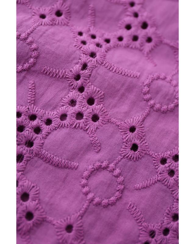 再入荷8月1日 花が浮かび上がるパンチングレースプルオーバートップス