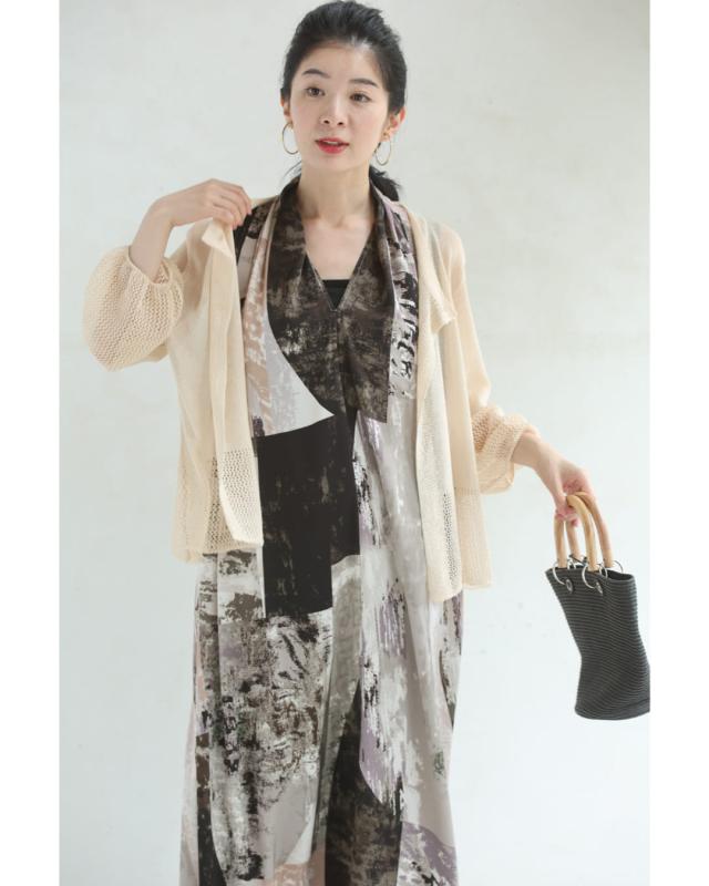 再入荷7月29日 ホルターネック風ドレープのモード柄ミディアム