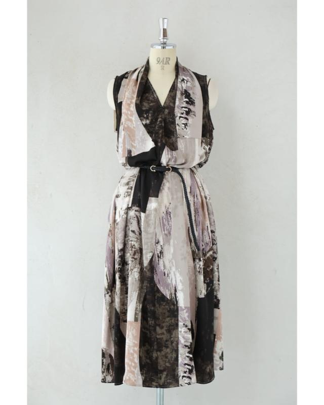 再入荷7月29日 ホルターネック風ドレープのモード柄ミディアム