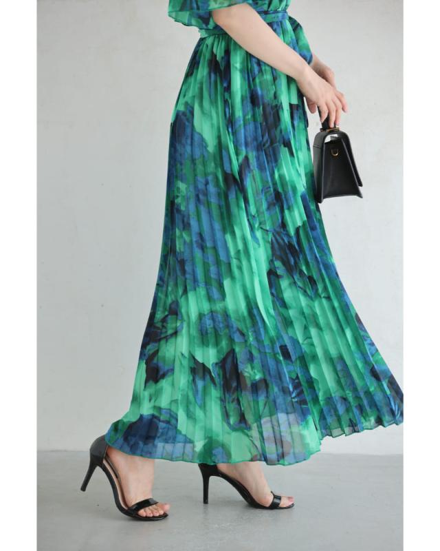 再入荷8月24日 緑と青が織りなす夏花プリーツロングワンピース（リボン