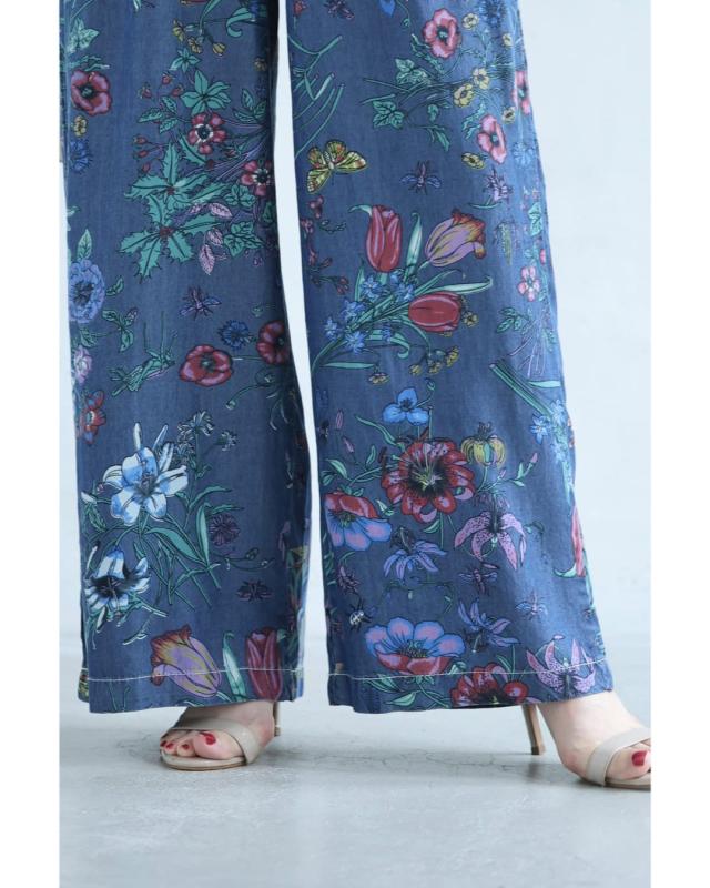 新作8月1日 色とりどりの花と息づく昆虫のくたっと柔らかワイドパンツ