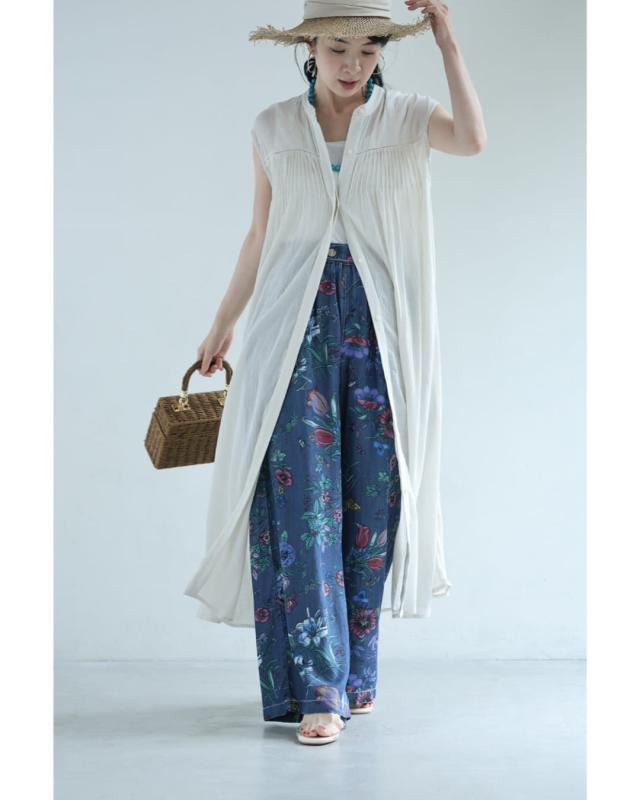 新作8月1日 色とりどりの花と息づく昆虫のくたっと柔らかワイドパンツ