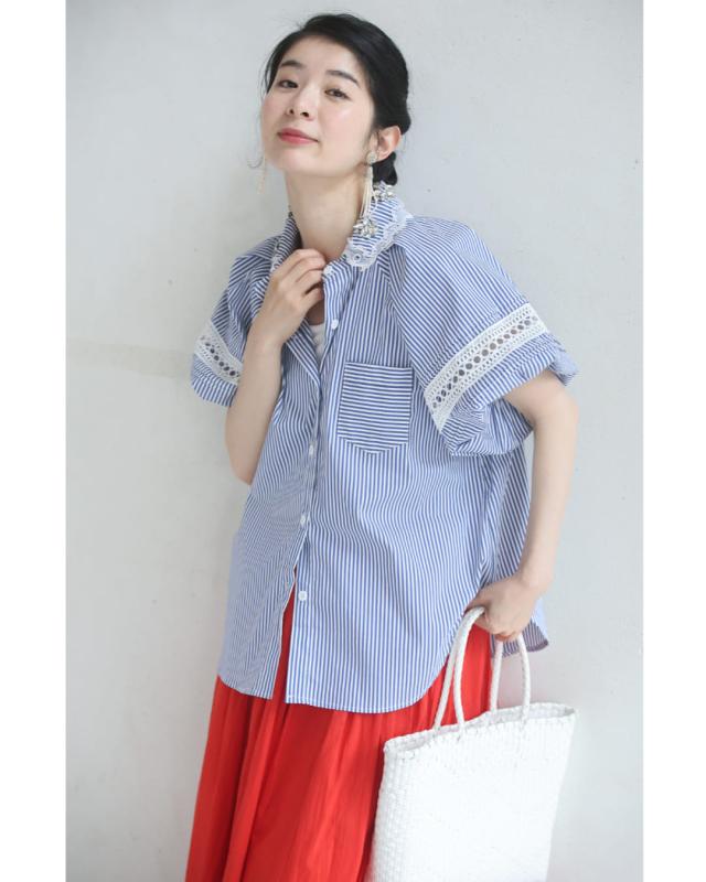 再入荷8月4日 首元に輝くビジュー花襟のポワン袖ストライプシャツ