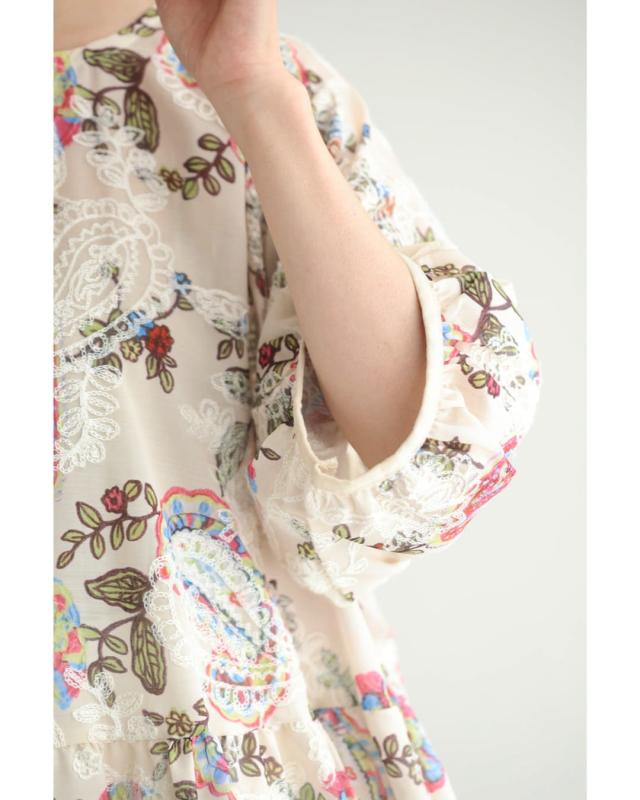 再入荷8月24日 彩り溢れる花とペイズリーのAラインプルオーバー