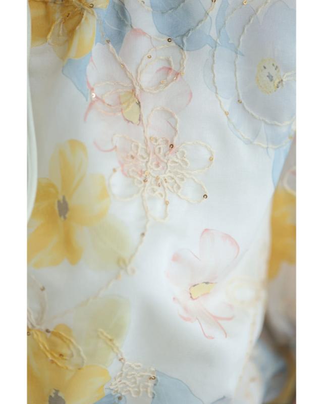 新作7月20日 彩り水彩花に重なる花刺繍ブラウストップス cawaii