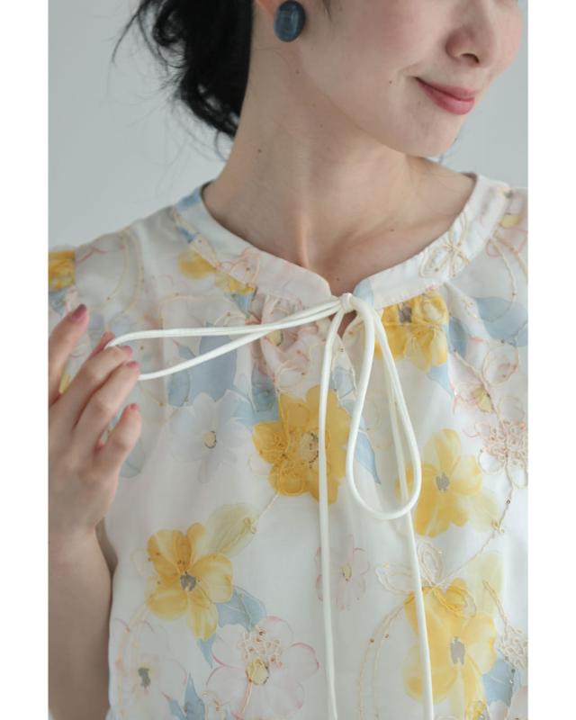 新作7月20日 彩り水彩花に重なる花刺繍ブラウストップス cawaii