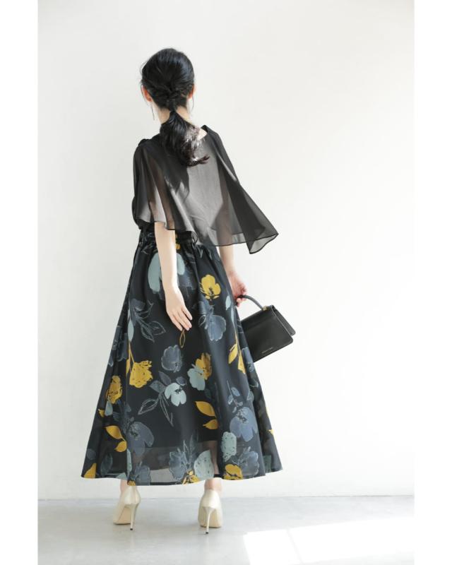 新作8月29日 （黒）肩にふわりショールベールの花咲くブラウストップス