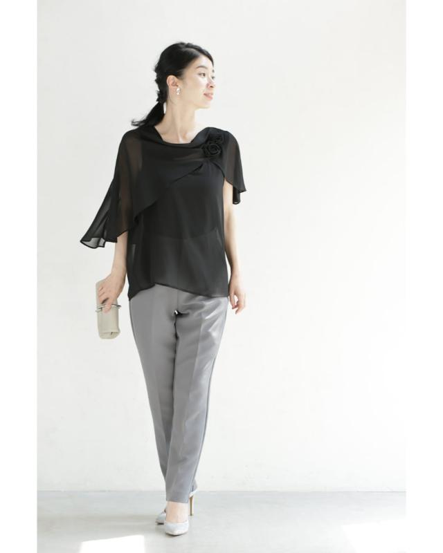 新作8月29日 （黒）肩にふわりショールベールの花咲くブラウストップス