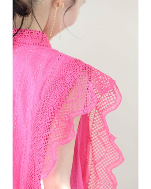 新作8月16日 ビビッドピンクのスカラップレースブラウストップス