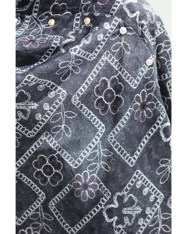 再入荷9月5日 ゆったり心地よい刺繍風プリントのロングワンピース（紐