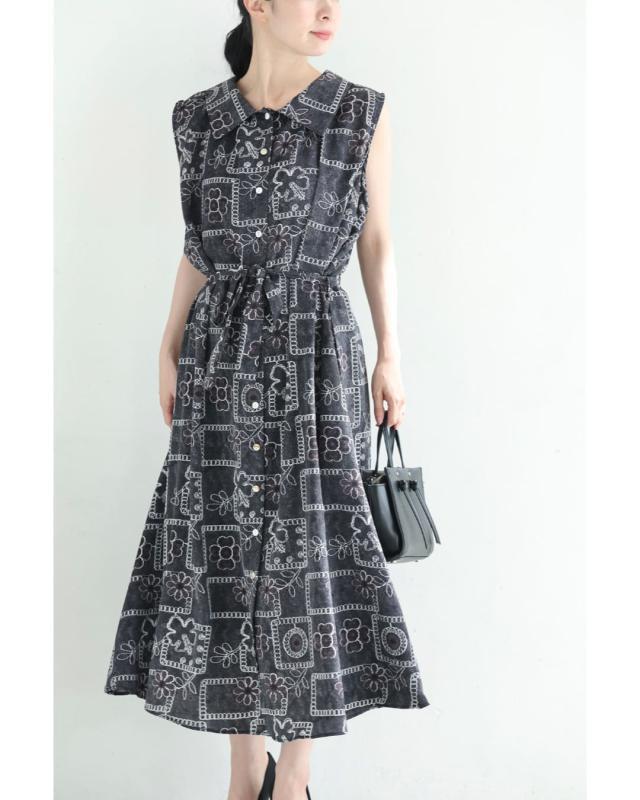 再入荷8月9日 ゆったり心地よい刺繍風プリントのロングワンピース（紐